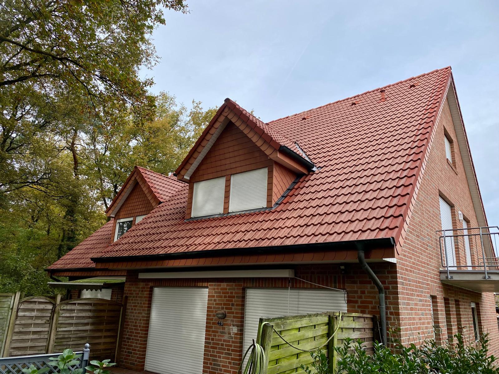 Strahlend sauber und impr&auml;gniert: Dach nach dem Service.